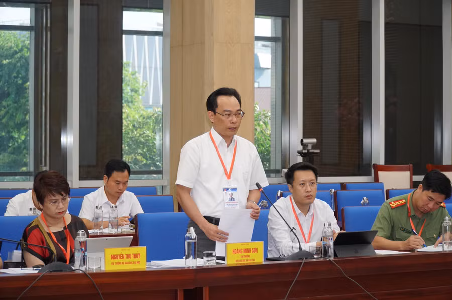 Thứ trưởng Hoàng Minh Sơn nhấn mạnh đến công tác bảo mật, an toàn đề thi, tăng cường công tác tập huấn cho đội ngũ làm nhiệm vụ thi.