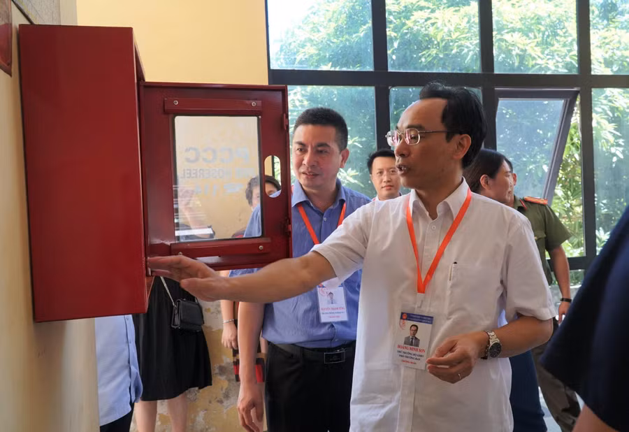 Ngoài ra cần quan tâm đến các vấn đề về cháy nổ, đảm bảo điện lưới để tránh tình trạng xảy ra các sự cố ảnh hưởng đến quá trình làm bài của thí sinh.