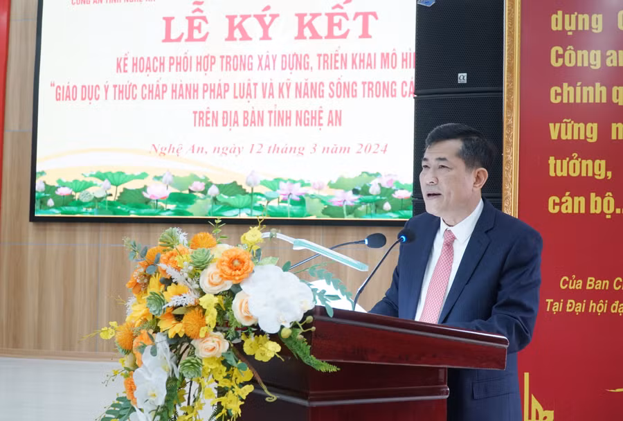 Ông Thái Văn Thành - Giám đốc Sở GD&ĐT Nghệ An phát biểu tại lễ ký kết. Ảnh: Hồ Lài Ông Thái Văn Thành - Giám đốc Sở GD&ĐT Nghệ An phát biểu tại lễ ký kết. Ảnh: Hồ Lài