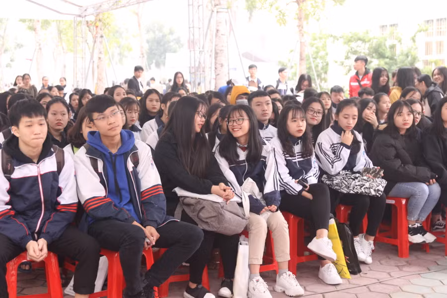 Đông đảo học sinh tham gia chương trình Đông đảo học sinh tham gia chương trình