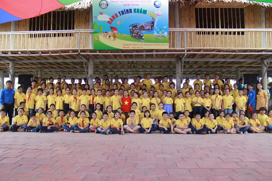 Học sinh trường Tiểu học Đinh Tiên Hoàng tham gia hoạt động trải nghiệm sáng tạo. Ảnh tư liệu