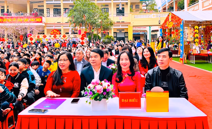 Các đại biểu đến dự Ngày hội STEM của Trường Tiểu học Nguyễn Văn Trỗi (TP Thanh Hóa). (Ảnh: TH) Các đại biểu đến dự Ngày hội STEM của Trường Tiểu học Nguyễn Văn Trỗi (TP Thanh Hóa). (Ảnh: TH)