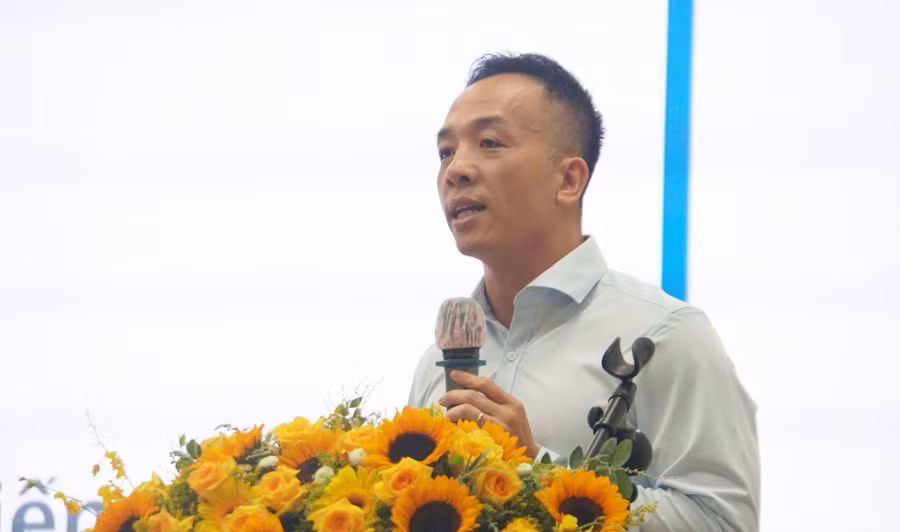 Ông Phạm Tiến Toàn, Phó Chánh Văn phòng Bộ GD&amp;ĐT trình bày tại Hội nghị. Ảnh: Mạnh Tùng