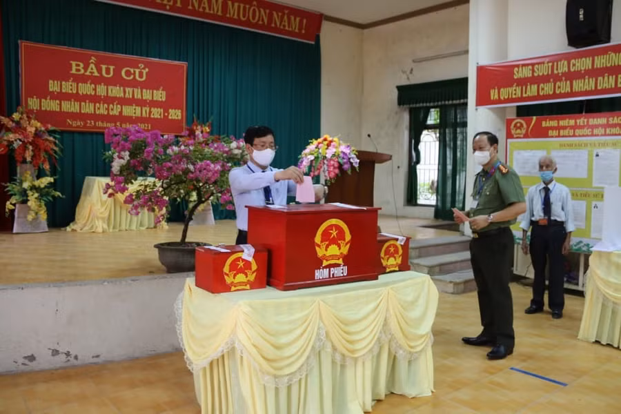 Chủ tịch UBND tỉnh Vĩnh Phúc Lê Duy Thành tham gia bầu cử