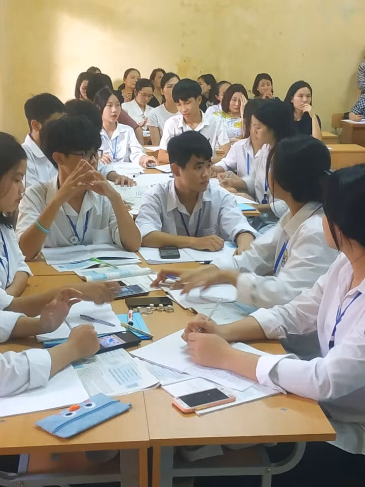 Buổi ôn tập Ngữ văn của học sinh Trường THPT Quang Hà