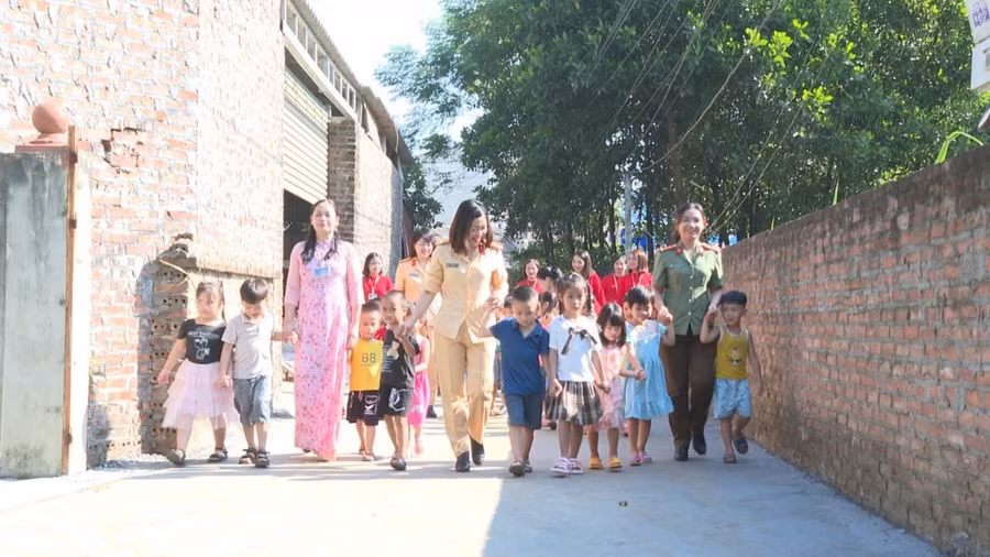Con đường khang trang sau khi được sửa chữa. 