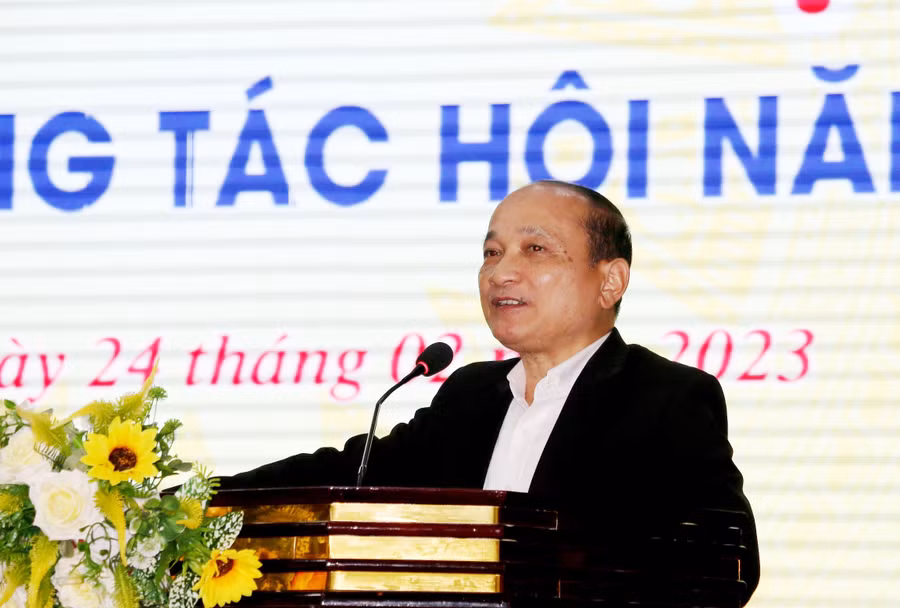 Ông Nguyễn Thanh Hiền – Chủ tịch Hội Khuyến học tỉnh Nghệ An báo cáo về quá trình triển khai công tác khuyến học năm 2023. Ảnh: Hồ Lài. Ông Nguyễn Thanh Hiền – Chủ tịch Hội Khuyến học tỉnh Nghệ An báo cáo về quá trình triển khai công tác khuyến học năm 2023. Ảnh: Hồ Lài.