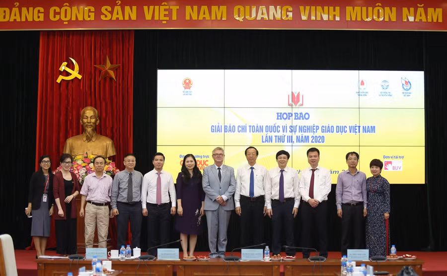 Khuyến khích người làm báo có nhiều tác phẩm chất lượng viết về giáo dục ảnh 4
