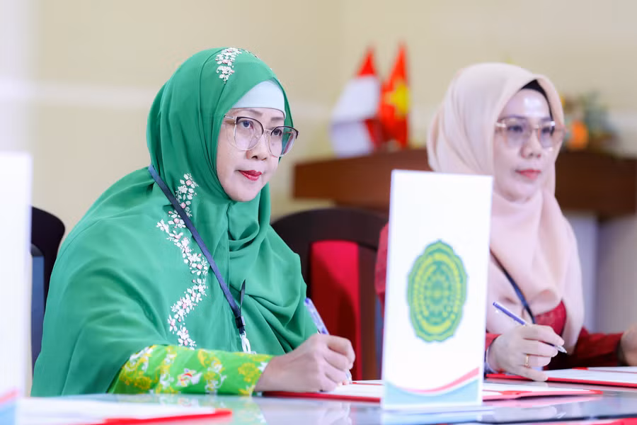 Các đại biểu đến từ các trường đối tác. Ảnh: UEF Các đại biểu đến từ các trường đối tác. Ảnh: UEF