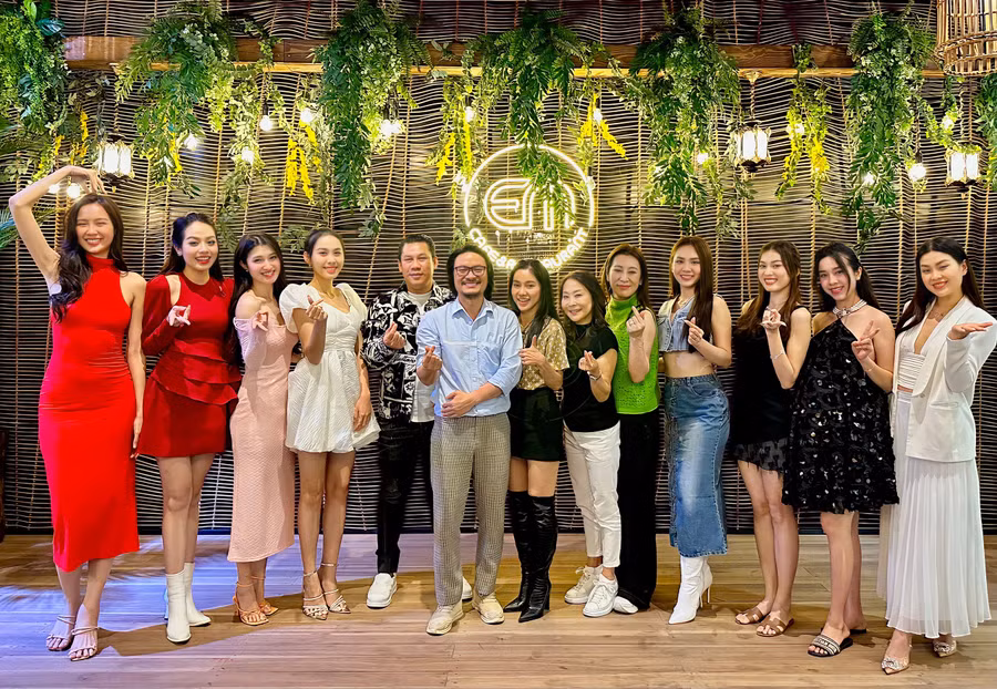 Dàn Hoa, Á hậu đã có dịp tụ họp, đọ sắc qua 'cam' thường trong sự kiện.