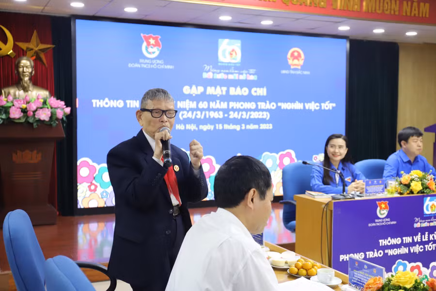 Nhà giáo Nhân dân Nguyễn Đức Thìn - tác giả khởi xướng phong trào “Nghìn việc tốt” 60 năm trước. Nhà giáo Nhân dân Nguyễn Đức Thìn - tác giả khởi xướng phong trào “Nghìn việc tốt” 60 năm trước.