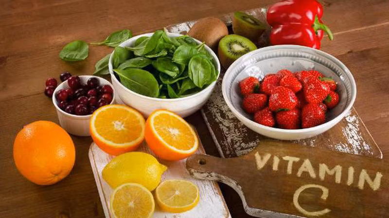Ngoài việc bổ sung, vitamin C được tìm thấy nhiều trong trái cây, rau, củ, quả tự nhiên.