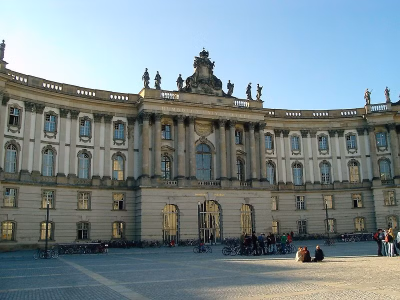 Viện Đại học Humboldt Berlin, còn gọi là Viện Đại học Humboldt hay Đại học Humboldt, là một trong những viện đại học lâu đời nhất tại Berlin, thành lập năm 1810. Viện Đại học Humboldt Berlin, còn gọi là Viện Đại học Humboldt hay Đại học Humboldt, là một trong những viện đại học lâu đời nhất tại Berlin, thành lập năm 1810.