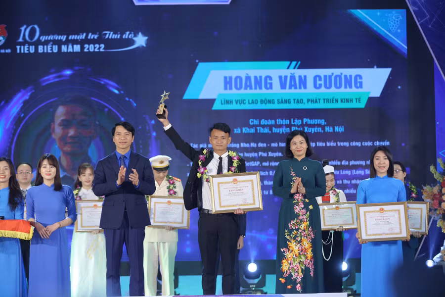 Tuyên dương 10 gương mặt trẻ Thủ đô tiêu biểu năm 2022.