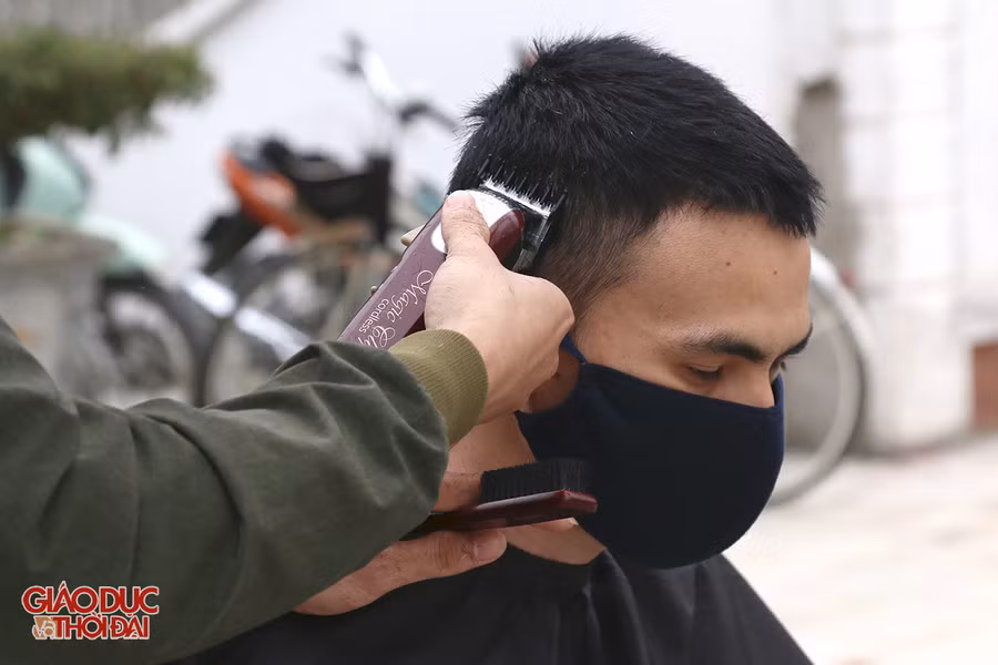 "Khách hàng" được thoải mái yêu cầu kiểu tóc mình mong muốn