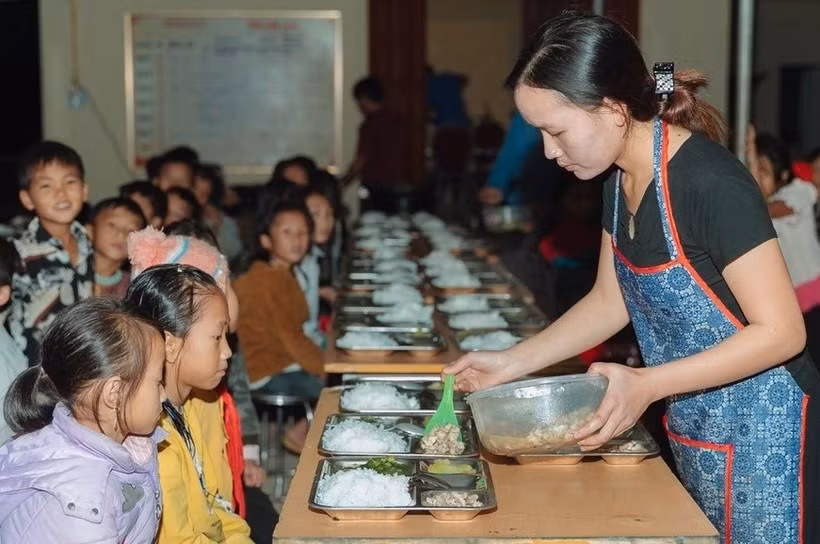 Dù gặp nhiều khó khăn nhưng Trường Tiểu học Đoọc Mạy vẫn quyết tâm tổ chức bán trú cho học sinh ở bản xa.