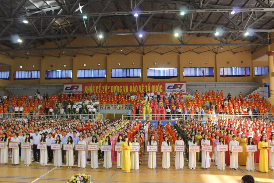 Hội thao “Người giáo viên nhân dân” TP Sầm Sơn (Thanh Hóa) thu hút hơn 1.200 vận động viên tham gia.