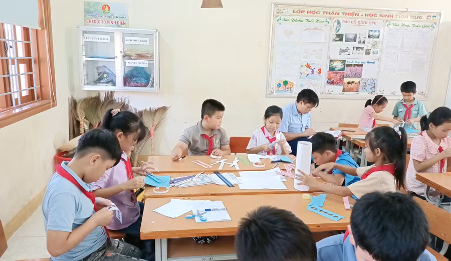 Học sinh tham gia bài học STEM về "Bộ chữ số bí ẩn". Ảnh: NTCC Học sinh tham gia bài học STEM về "Bộ chữ số bí ẩn". Ảnh: NTCC