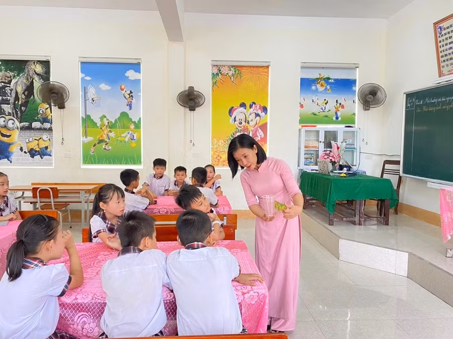 Tiết học STEM của cô trò Trường Tiểu học Nhân Thành (huyện Yên Thành, Nghệ An). Ảnh: NTCC