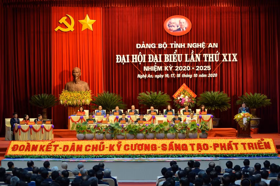 Đoàn chủ tịch Đại hội Đại biểu Đảng bộ tỉnh Nghệ An nhiệm kỳ 2020 -2025