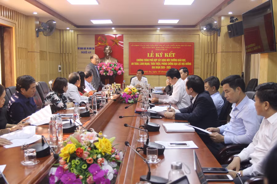 Sở GD&ĐT cùng các tổ chức Hội ký kết phòng chống bạo lực học đường