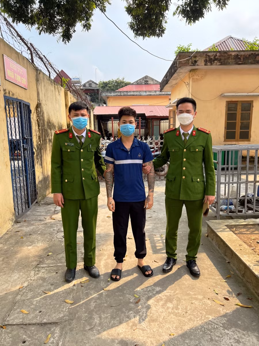 Trần Văn Linh bị công an bắt giữ. Ảnh: Công an Thanh Hóa cung cấp.