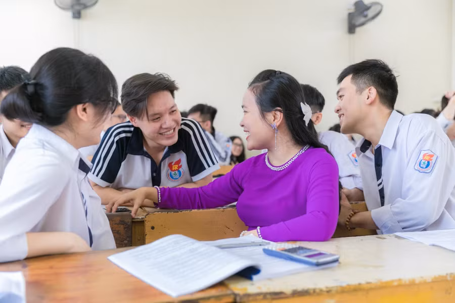 Theo cô Vũ Anh: "Học sinh cá biệt không phải là học sinh hư, và cũng cần được tôn trọng".