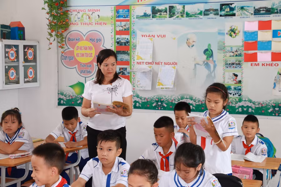 Các trường tiểu học tại Nghệ An đang thực hiện dạy học 2 buổi/ngày.
