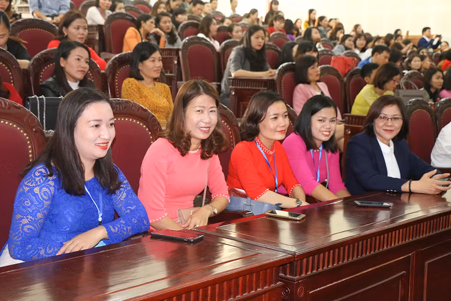 Ngoài giáo viên văn hóa, hội thi còn có sự tham gia của 65 giáo viên năng khiếu, Tiếng Anh Ngoài giáo viên văn hóa, hội thi còn có sự tham gia của 65 giáo viên năng khiếu, Tiếng Anh