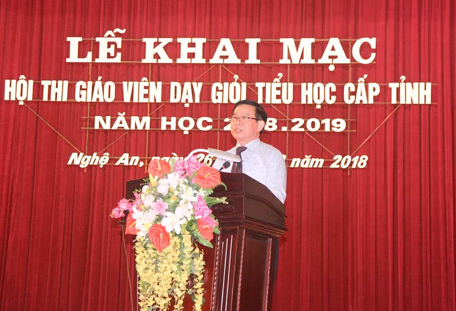 Ông Đào Công Lợi - Phó Giám đốc Sở GD&ĐT Nghệ An phát biểu khai mạc Hội thi 