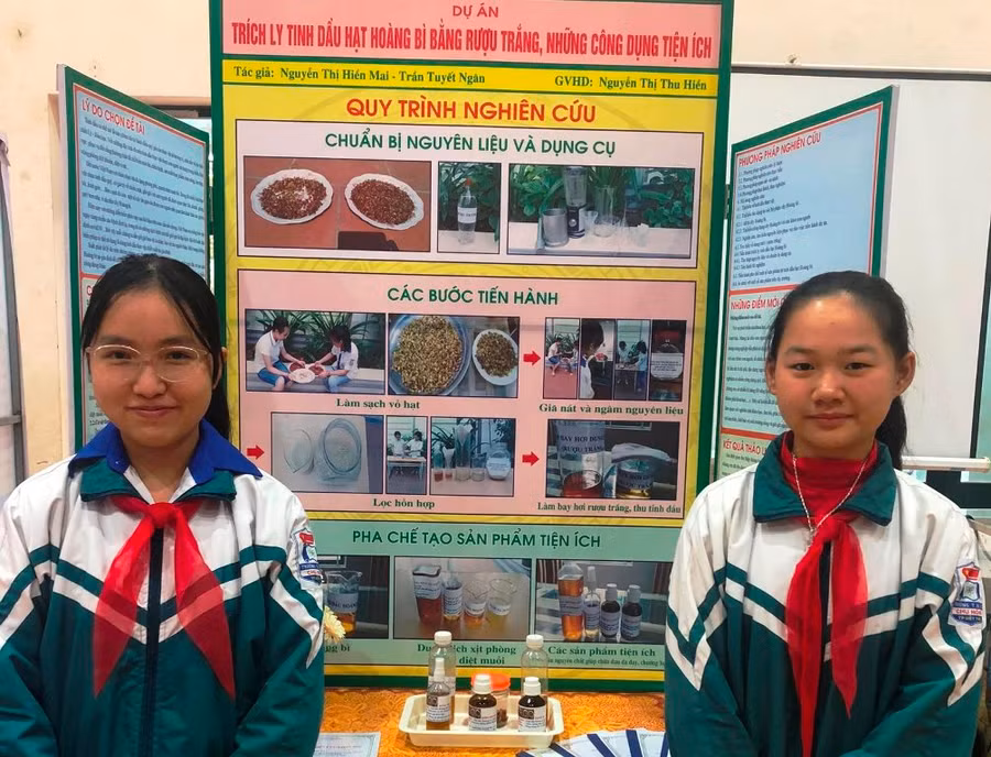 Học sinh trường THCS Chu Hóa thi khoa học kỹ thuật cấp TP Việt Trì với dự án “Trích ly tinh dầu hạt Hoàng Bì bằng rượu trắng, những công dụng tiện ích”