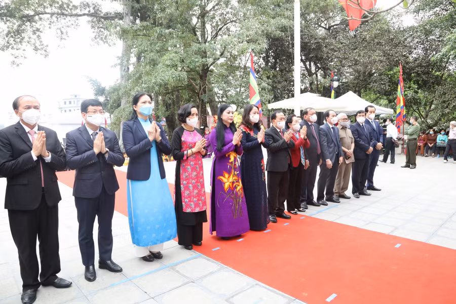 Đại biểu tham dự Lễ dâng hương Quốc Mẫu Tây Thiên Xuân Nhâm Dần 2022