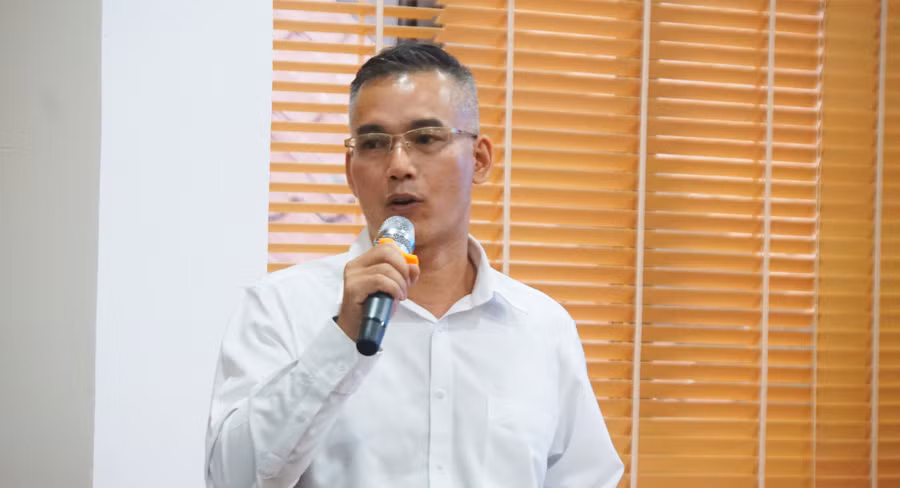 Đại biểu trình bày tham luận tại hội thảo. Ảnh: Mạnh Tùng