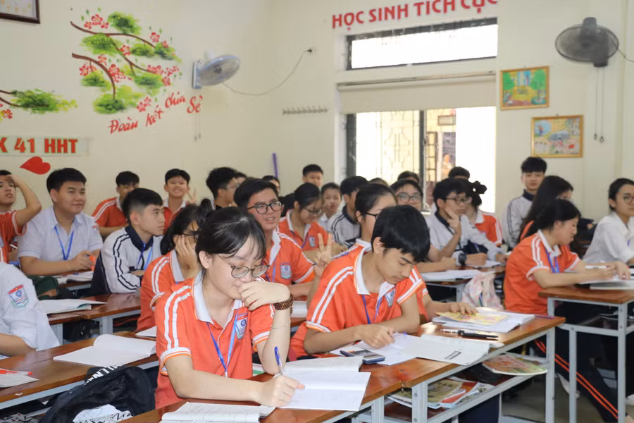 Giờ học của học sinh Trường THCS Hà Huy Tập, TP Vinh, Nghệ An. Ảnh: Hồ Lài Giờ học của học sinh Trường THCS Hà Huy Tập, TP Vinh, Nghệ An. Ảnh: Hồ Lài