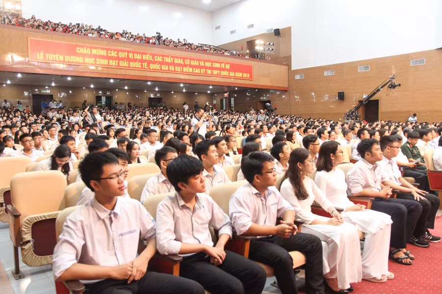 110 học sinh xuất sắc năm học 2017 - 2018 được UBND tỉnh Nghệ An tuyên dương