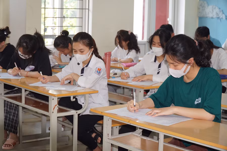 Kỳ thi thử tốt nghiệp THPT này là cơ hội để học sinh cọ xát, làm quen tâm lý phòng thi, rèn kỹ năng làm bài trước kỳ thi chính thức. Ảnh: Hồ Lài.