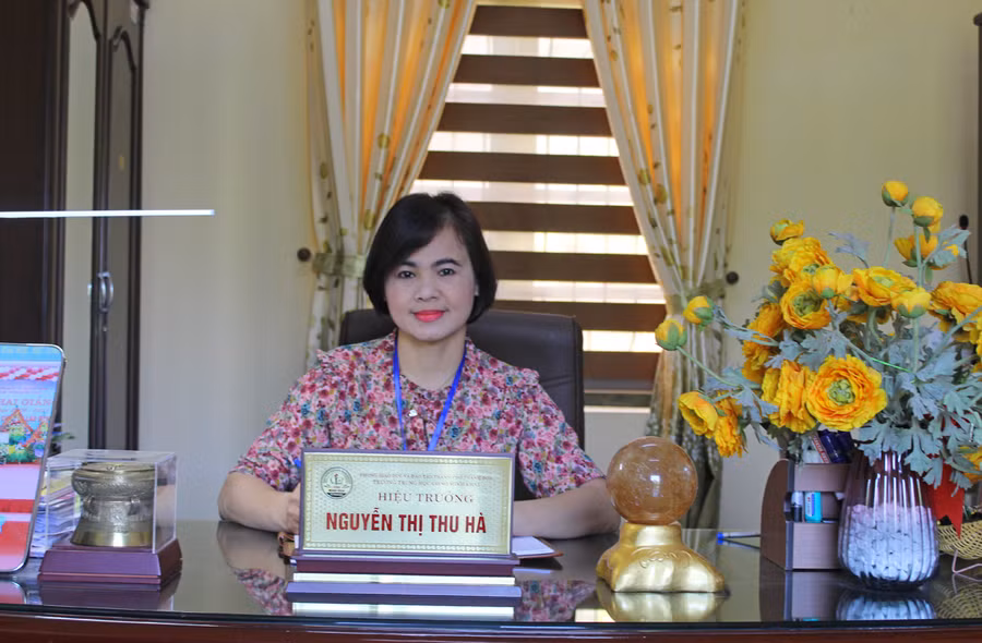 Hiệu trưởng Nguyễn Thị Thu Hà là một trong những nhà quản lý giáo dục hăng say viết SKKN.