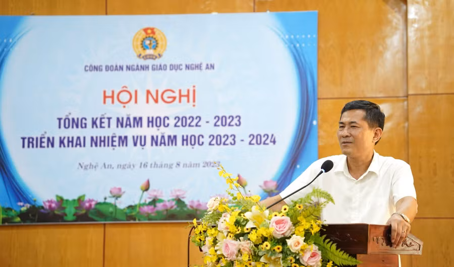 Ông Thái Văn thành - Giám đốc Sở GD&amp;ĐT Nghệ An phát biểu tại hội nghị. Ảnh: Hồ Lài.