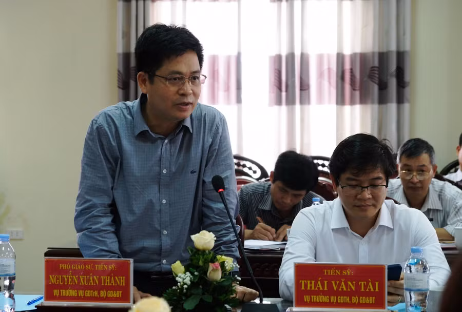 ông Nguyễn Xuân Thành - Vụ trưởng Vụ Giáo dục Trung học phát biểu tại buổi làm việc.