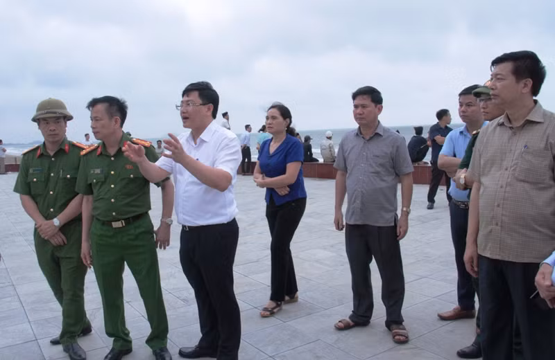 Sau khi xảy ra vụ đuối nước, Phó Chủ tịch UBND tỉnh Thanh Hóa Mai Xuân Liêm đã có mặt tại hiện trường để chỉ đạo công tác tìm kiếm các nạn nhân.