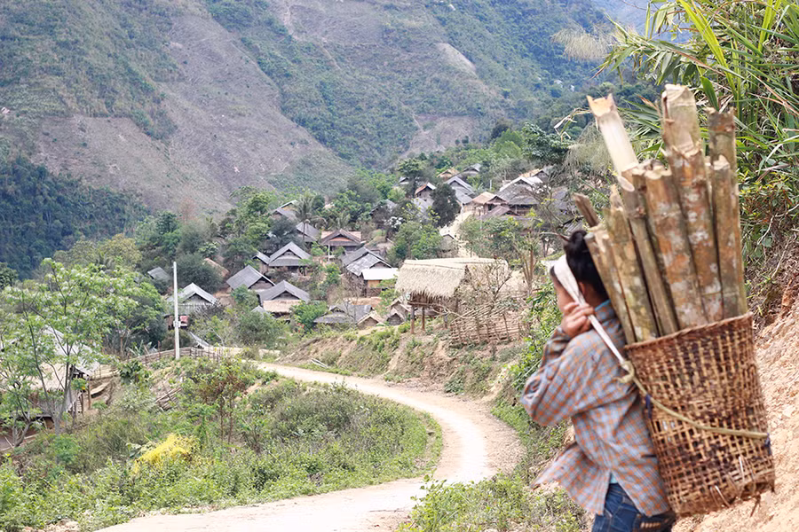 Cuộc sống khó khăn khiến một số phụ nữ vùng cao Nghệ An rời bản làng vượt biên trái phép sang Trung Quốc Cuộc sống khó khăn khiến một số phụ nữ vùng cao Nghệ An rời bản làng vượt biên trái phép sang Trung Quốc
