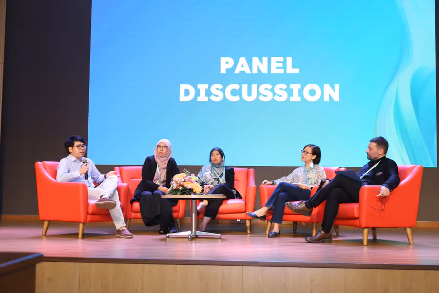 Buổi tọa đàm trong khuôn khổ ArtTech Fusion 2023. Ảnh: UEH Buổi tọa đàm trong khuôn khổ ArtTech Fusion 2023. Ảnh: UEH