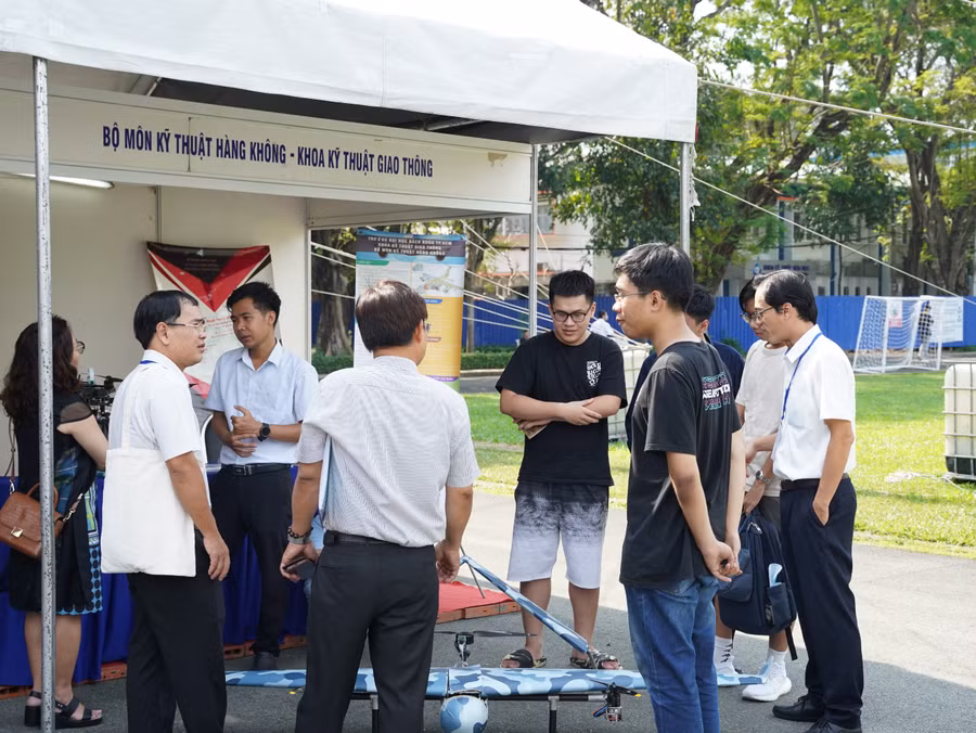 Triển lãm tại hội nghị Khoa học Công nghệ lần thứ 18. Ảnh: HCMUT Triển lãm tại hội nghị Khoa học Công nghệ lần thứ 18. Ảnh: HCMUT