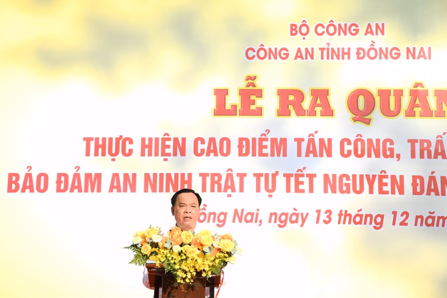 Quyền Chủ tịch UBND tỉnh - Võ Tấn Đức phát biểu tại lễ xuất quân. (Ảnh: Hoàng Phúc)