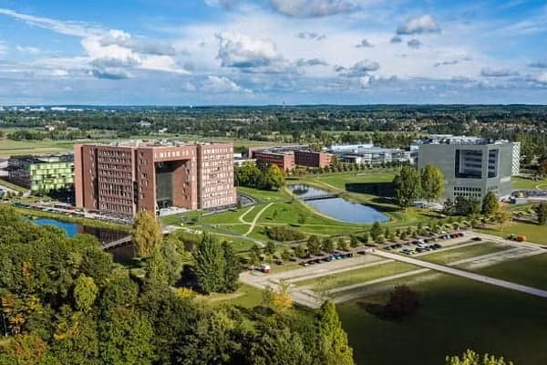 Trường Đại học Wageningen thuộc khối trường Đại học Wageningen và các sở nghiên cứu nông nghiệp (WUR).