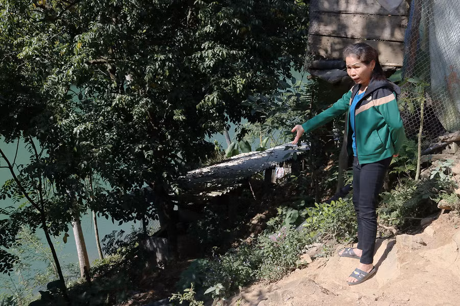 Một phần ngôi nhà của bà Ngô Thị Tuyết (ở bản Minh Phương) bị lũ cuốn trôi vào năm 2018.