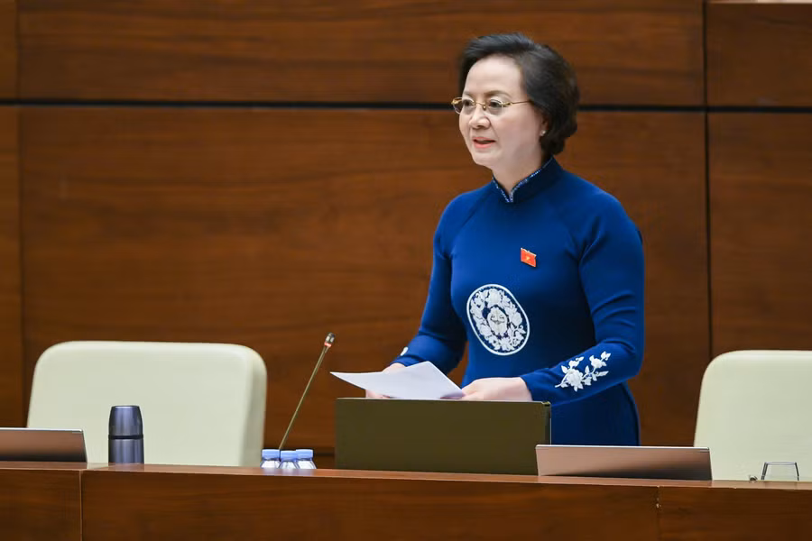 Bộ trưởng Bộ Nội vụ trả lời chất vấn.