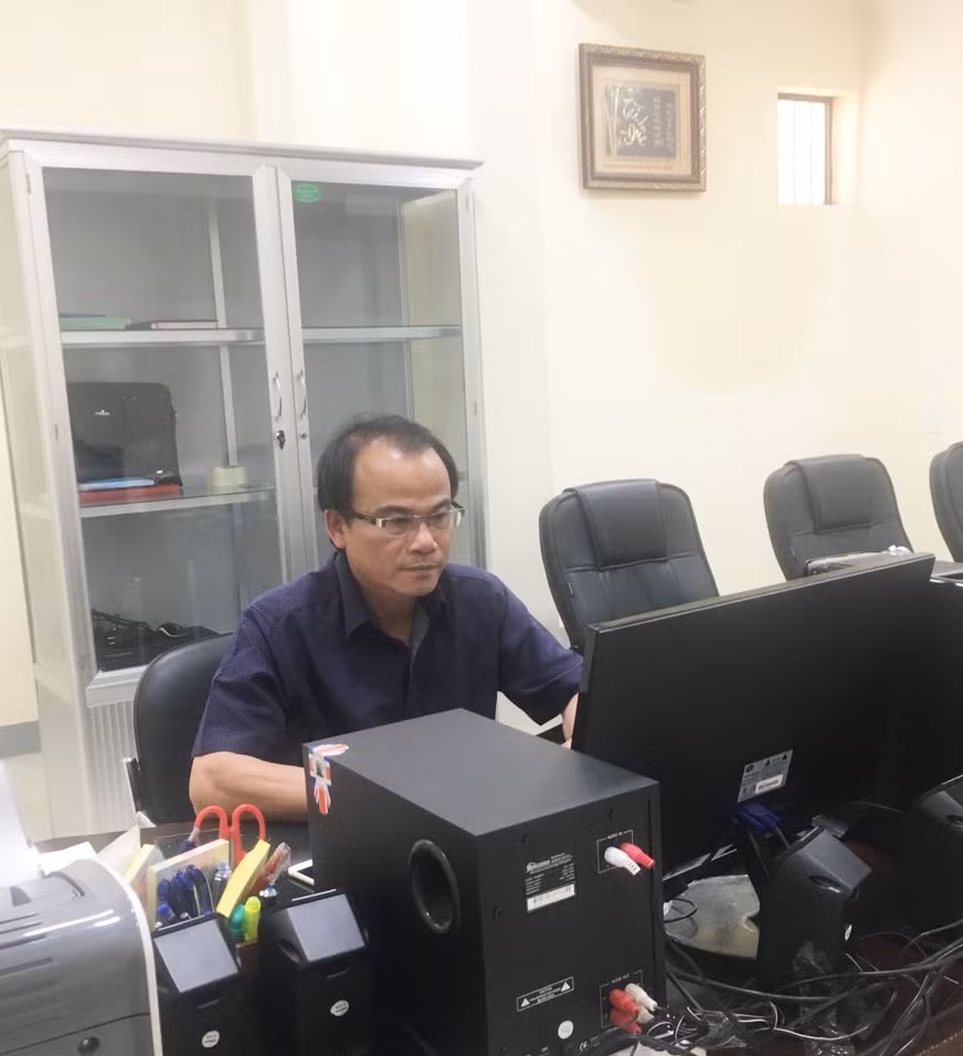 Ông nguyễn Ngọc Thái, Giám đốc Sở GD&amp;ĐT Quảng Ngãi trả lời câu hỏi của độc giả Báo GD&amp;TĐ trong buổi GLTT
