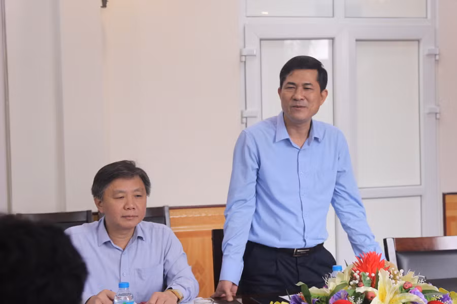 Ông Thái Văn Thành - GĐ Sở GD&ĐT Nghệ An trao đổi về sự việc nữ sinh đánh nhau với UBND huyện Diễn Châu