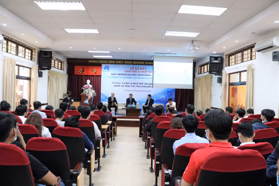 Một sự kiện diễn ra tại hội trường B4, Trường Đại học Bách khoa, Đại học Quốc gia TPHCM với sức chứa 150 chỗ ngồi. Ảnh: Mạnh Tùng Một sự kiện diễn ra tại hội trường B4, Trường Đại học Bách khoa, Đại học Quốc gia TPHCM với sức chứa 150 chỗ ngồi. Ảnh: Mạnh Tùng